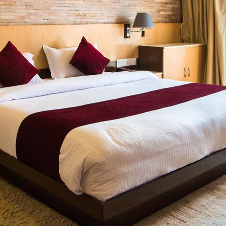 Hotel Queens Park Похара Екстериор снимка
