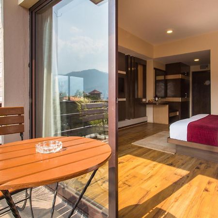 Hotel Queens Park Похара Екстериор снимка
