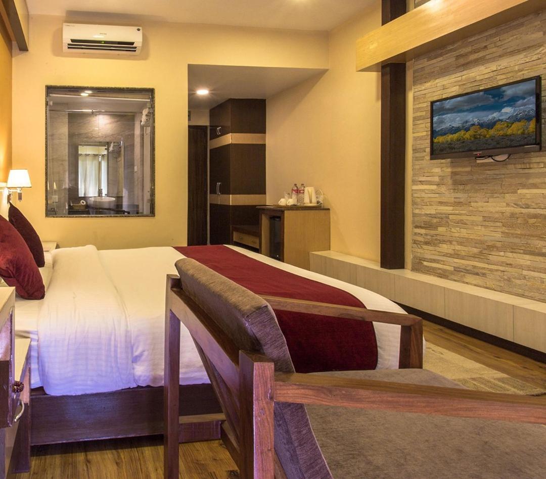Hotel Queens Park Похара Екстериор снимка