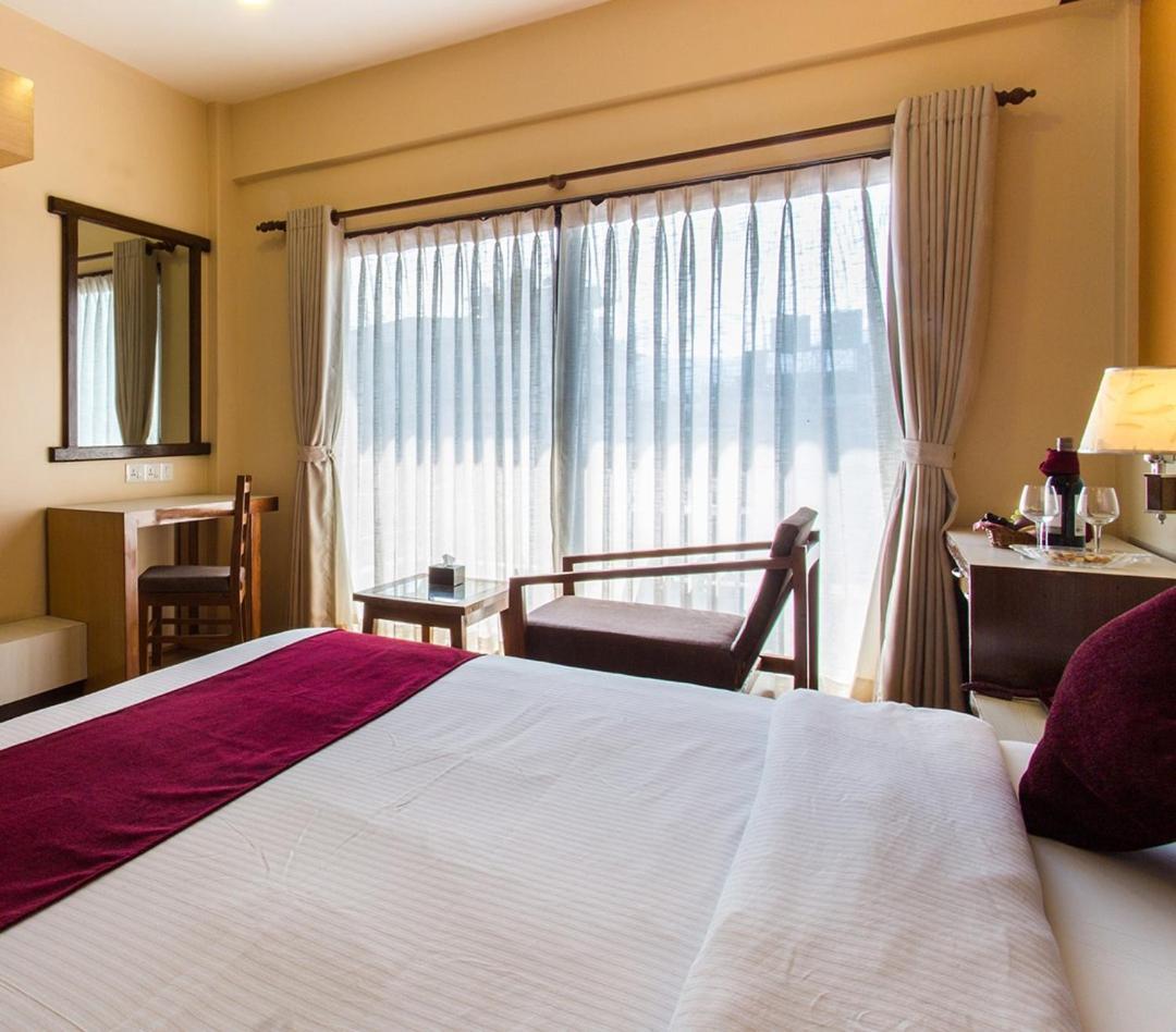 Hotel Queens Park Похара Екстериор снимка