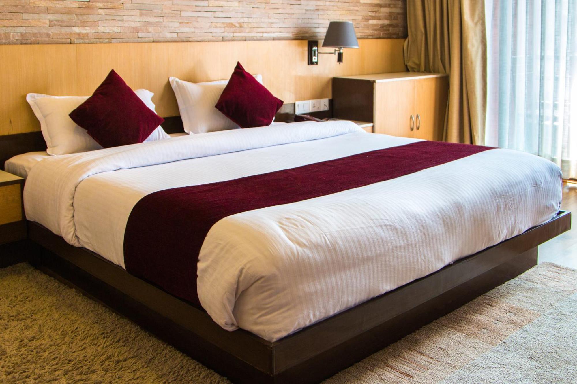 Hotel Queens Park Похара Екстериор снимка