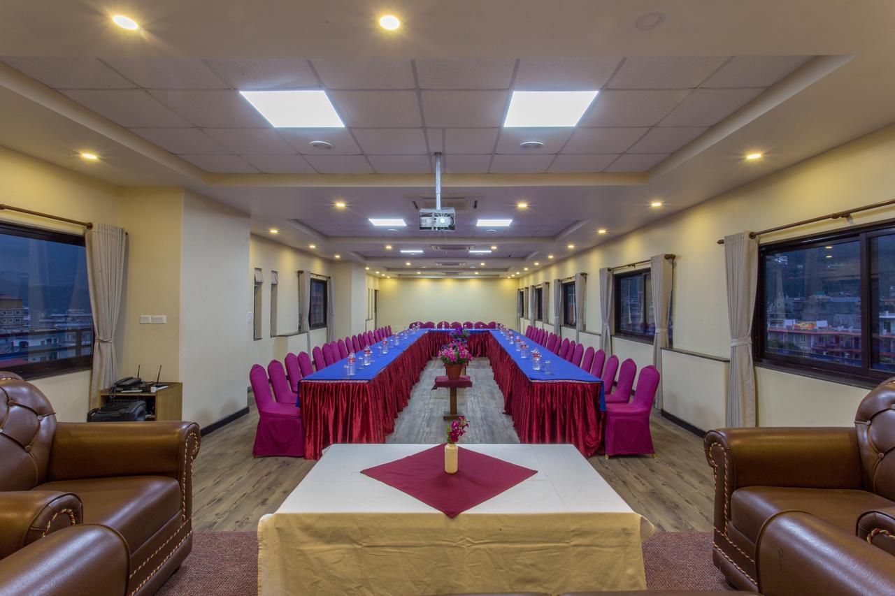 Hotel Queens Park Похара Екстериор снимка
