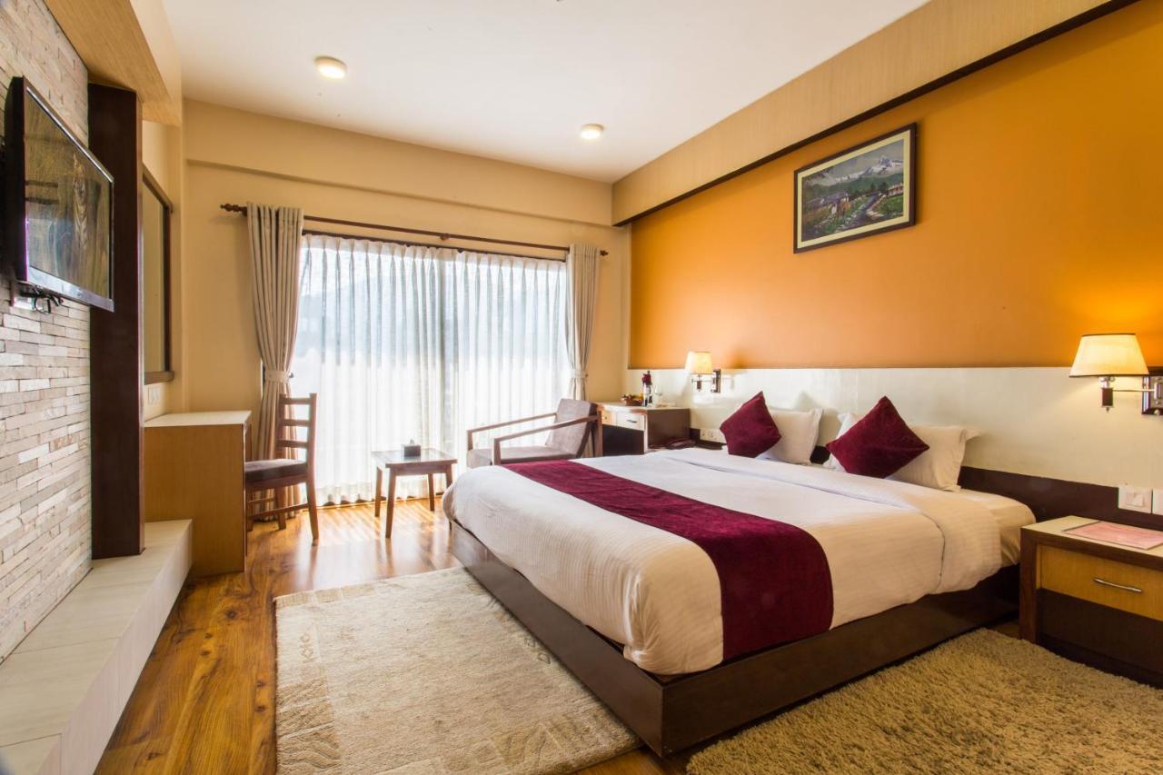 Hotel Queens Park Похара Екстериор снимка