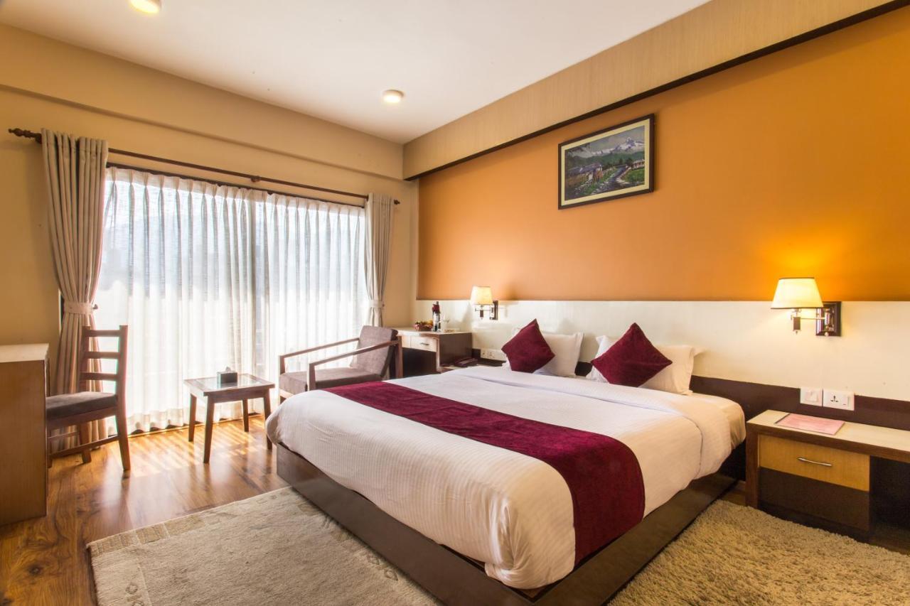 Hotel Queens Park Похара Екстериор снимка
