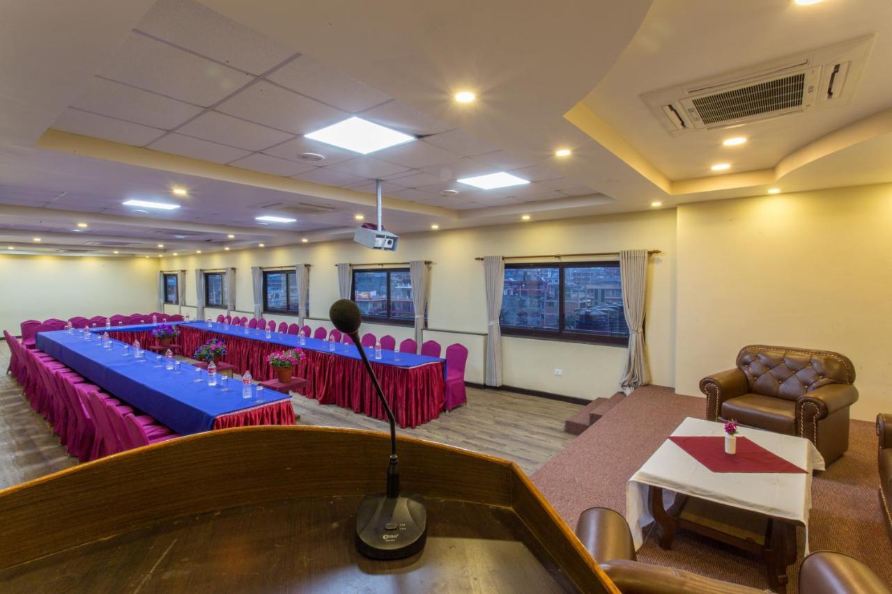 Hotel Queens Park Похара Екстериор снимка