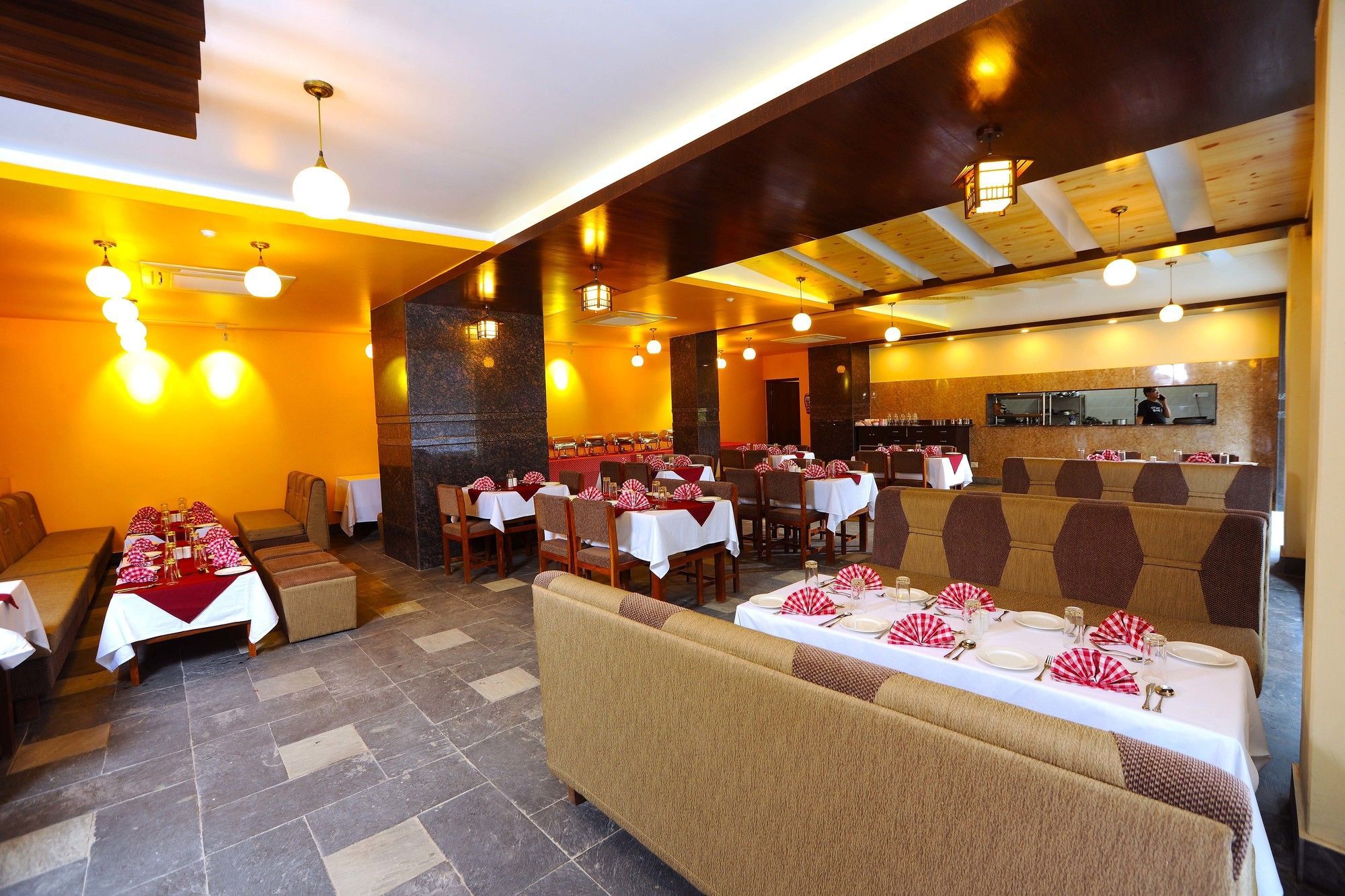 Hotel Queens Park Похара Екстериор снимка