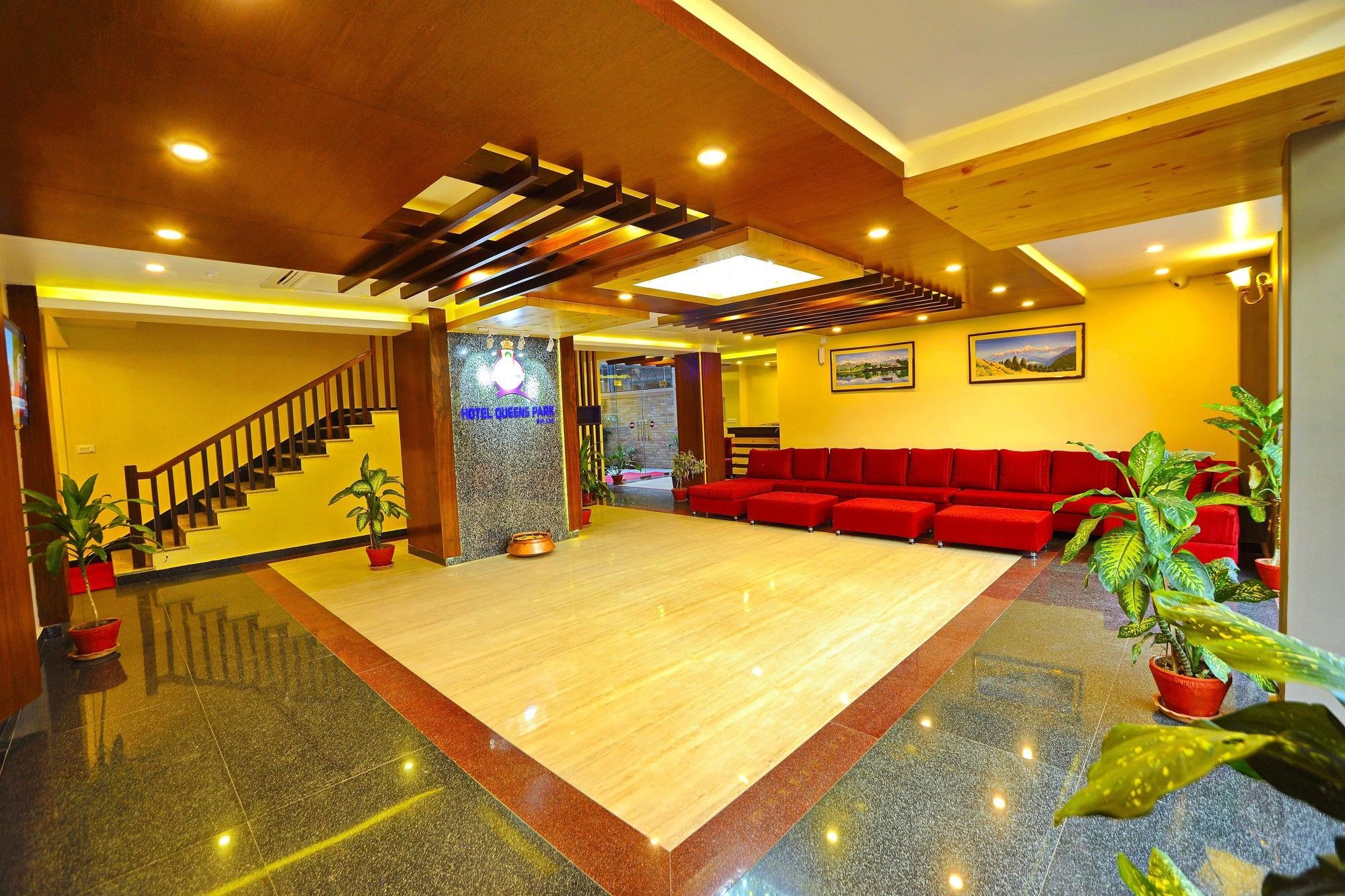 Hotel Queens Park Похара Екстериор снимка